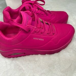 Skechers Women's Fuchsia Sneakers